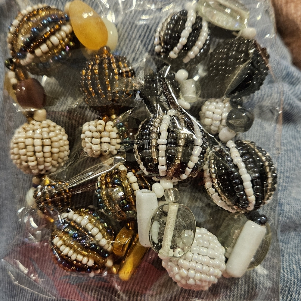 Mystery Bundle 3 pieces of Jewelry. NO CANCELLATIONS ON ACCIDENTAL BIDS - Picture 9 of 10